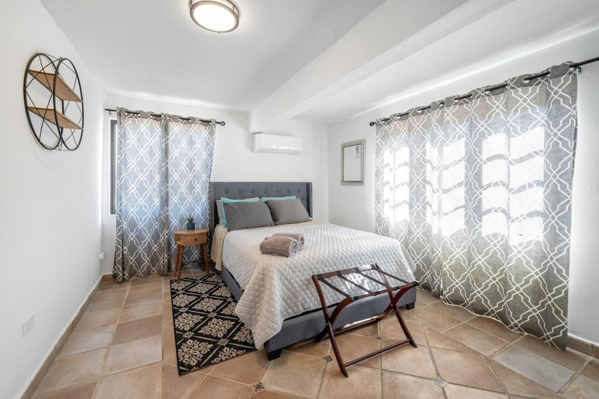 4 Bedroom Kikita Beach Villa Oceanfront W Pool Dorado Eksteriør bilde